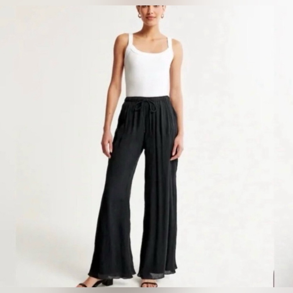 Abercrombie and Fitch Crinkle Textured Pull on Pant - Black Large NWT